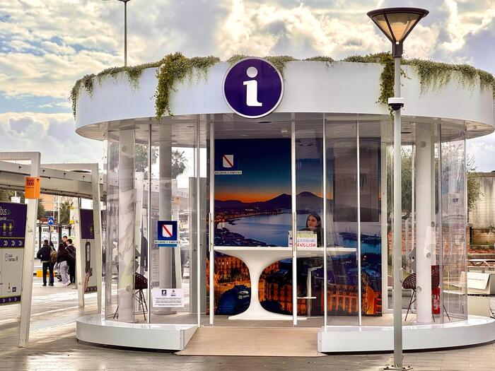 naugurazione Campania Welcome Hub Aeroporto Napoli Capodichino con assessore Felice Casucci e vertici Gesac.